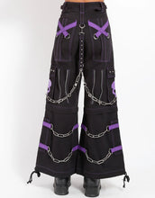 Load image into Gallery viewer, model showing back of pants