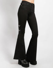 Load image into Gallery viewer, model showing side of pants