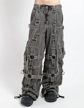 Load image into Gallery viewer, model showing front of pants