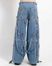 Load image into Gallery viewer, model showing back of pants