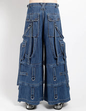 Load image into Gallery viewer, model showing back of pants