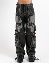 Load image into Gallery viewer, model showing front of pants