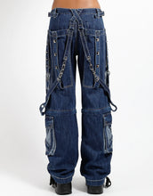 Load image into Gallery viewer, model showing back of pants