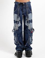Load image into Gallery viewer, model showing front of pants