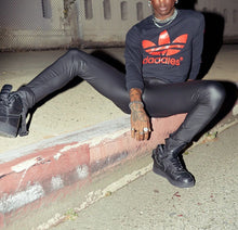 Load image into Gallery viewer, model showing front of pants