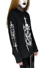 Load image into Gallery viewer, model showing side of shirt
