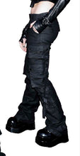 Load image into Gallery viewer, model showing side of pants