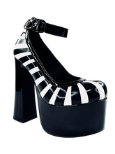 Load image into Gallery viewer, side of shoe on display