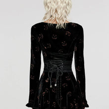 Load image into Gallery viewer, model showing back of corset