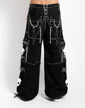 Load image into Gallery viewer, model showing back of pants