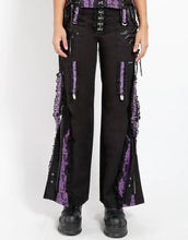 Load image into Gallery viewer, model showing front of pants