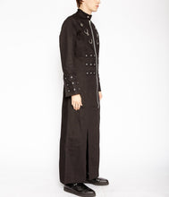 Load image into Gallery viewer, model showing side of coat