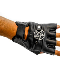 Load image into Gallery viewer, model wearing gloves