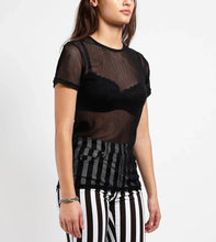 Load image into Gallery viewer, model showing side of top