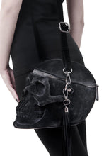 Load image into Gallery viewer, model holding bag