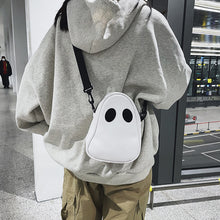 Load image into Gallery viewer, model wearing bag across body