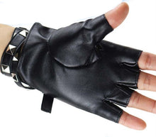 Load image into Gallery viewer, model wearing gloves