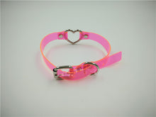 Load image into Gallery viewer, back of collar on display