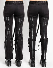 Load image into Gallery viewer, model showing back of pants