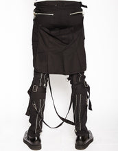 Load image into Gallery viewer, model showing back of pants