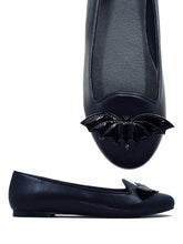 Load image into Gallery viewer, top and side of shoe