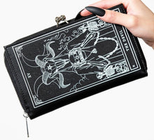 Load image into Gallery viewer, model holding wallet