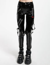 Load image into Gallery viewer, model showing front of pants