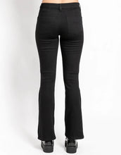 Load image into Gallery viewer, model showing back of jeans