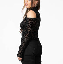 Load image into Gallery viewer, model showing side  of top