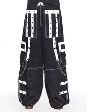 Load image into Gallery viewer, model showing back of pants