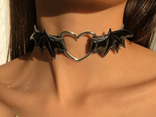 Load image into Gallery viewer, model wearing collar