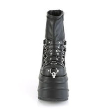 Load image into Gallery viewer, front of shoe on display