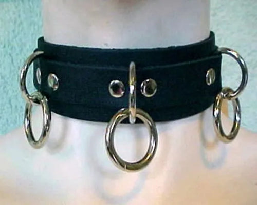 model showing front of choker