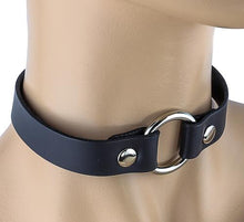 Load image into Gallery viewer, mannequin displaying black leather collar with single one inch o ring in front center
