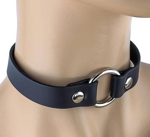 mannequin displaying black leather collar with single one inch o ring in front center