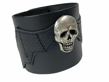 Load image into Gallery viewer, bracelet on display
