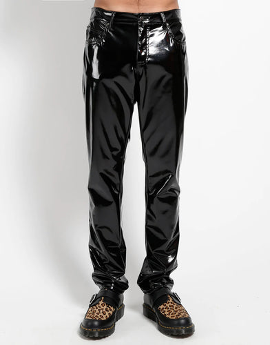 model showing front of pants