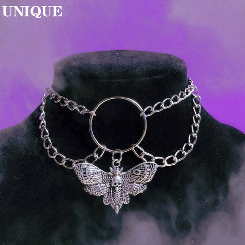 choker on display